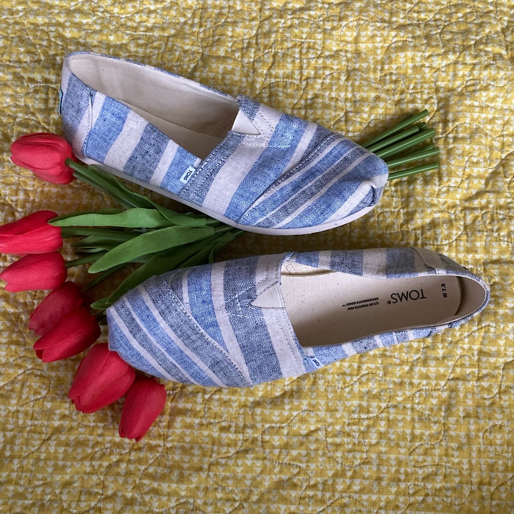 Sz 7.5 Wide TOMS Blue Striped Alpargata Slip On Canvas Shoes